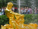 Кудринские Стас и Лина у фонтанов Петергофа в 1963 году и 44 года спустя в 2007 году